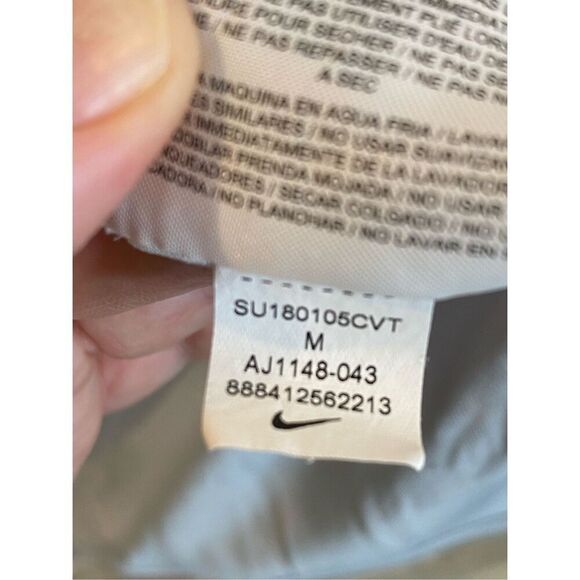 Nike Dri-Fit Light Gray V Neck Athletic Tshirt Women’s Size Medium - Picture 8 of 9